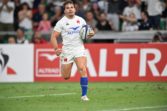 Il a été opéré de la mâchoire vendredi
Antoine Dupont (france) - RUGBY : France vs Ecosse (30-27) - Match préparatif pour la coupe du monde 2023 à Saint-Étienne le 12 août 2023. © Frédéric Chambert / Panoramic / Bestimage 