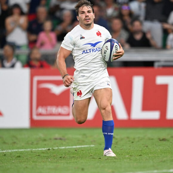 Il a été opéré de la mâchoire vendredi
Antoine Dupont (france) - RUGBY : France vs Ecosse (30-27) - Match préparatif pour la coupe du monde 2023 à Saint-Étienne le 12 août 2023. © Frédéric Chambert / Panoramic / Bestimage 