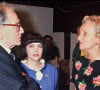 "Je n'y pense pas. Je n'ai rien organisé. Rien", assurait Pierre Cardin en 2020, alors qu'il était affaibli par la Covid-19.
Pierre Cardin, Mireille Mathieu et Bernadette Chirac lors du défilé Pierre Cardin à Paris en 1988.