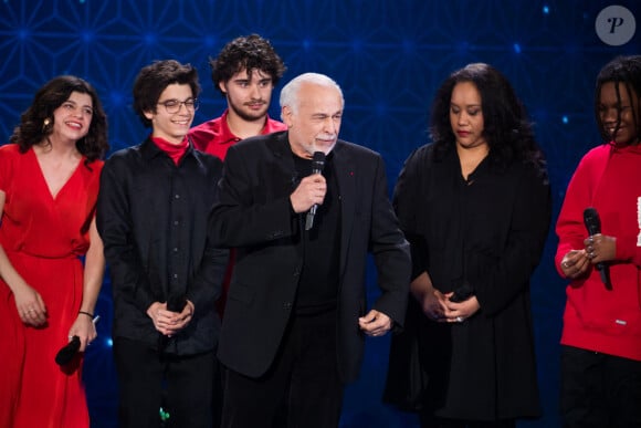 Exclusif - Gersende, les enfants de francis, les deux petits enfant et son temoin de mariage au piano, francis perrin - Enregistrement de l'émission "La Boite à Secrets N°10", présentée par F.Bollaert, et diffusée le 28 janvier sur France 3 © Tiziano Da Silva / Bestimage 