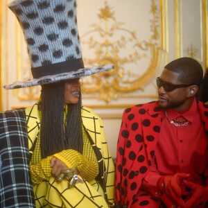 Un vêtement assorti au reste de sa tenue.
Paris, France - Exclusive - Usher, Erykah Badu, Quavo et Aya Nakamura au défilé Marni de la Fashion Week.