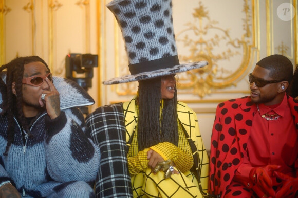 Un vêtement assorti au reste de sa tenue.
Paris, France - Exclusive - Usher, Erykah Badu, Quavo et Aya Nakamura au défilé Marni de la Fashion Week.