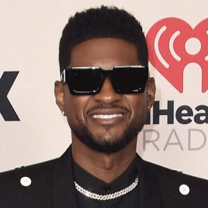 C'est dans une sacrée tenue qu'Usher a fait son apparition au défilé Marni ce mercredi.
Usher aux iHeartRadio Music Awards au Dolby Theater. Los Angeles.
