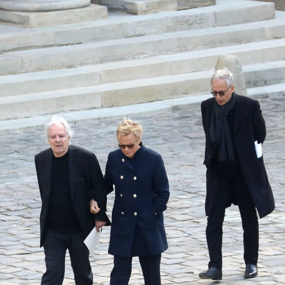 Fabrice Luchini, Muriel Robin et Pierre Arditi (qui ont pris la parole à l'occasion de son hommage) - Cérémonie d’hommage national à l’Hôtel national des Invalides en hommage à Michel Bouquet décédé le 13 avril 2022. Paris le 27 avril 2022. Michel Bouquet a été inhumé dans la plus stricte intimité le 15/04/2022 à Étais-la Sauvin dans l'Yonne. © Dominique Jacovides / Bestimage