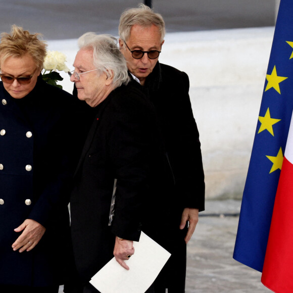 Fabrice Luchini, Muriel Robin et Pierre Arditi (qui ont pris la parole à l'occasion de son hommage) - Cérémonie d’hommage national à l’Hôtel national des Invalides en hommage à Michel Bouquet décédé le 13 avril 2022. Paris le 27 avril 2022. Michel Bouquet a été inhumé dans la plus stricte intimité le 15/04/2022 à Étais-la Sauvin dans l'Yonne. © Dominique Jacovides / Bestimage