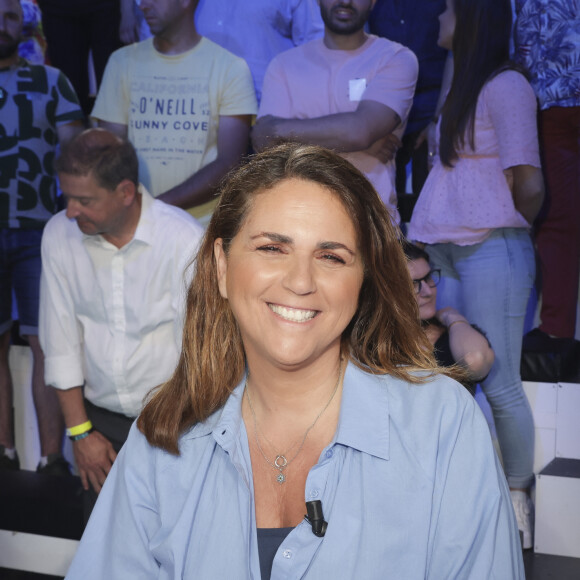 Et les internautes non plus, poussant Valérie Benaïm à prendre la plume dans la soirée.
Exclusif - Valérie Benaim sur le plateau de l'émission TPMP (Touche Pas à Mon Poste) présentée par C.Hanouna et diffusée en direct sur C8 à Paris, France, le 31 mai 2023. © Jack Tribeca/Bestimage 