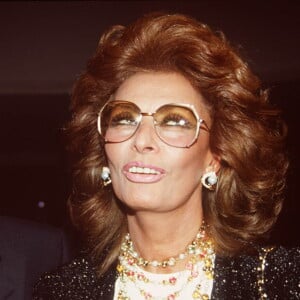 "Je pense à toi et je prie pour toi", a-t-il déclaré. 
Sophia Loren avec Alain Delon à Milan