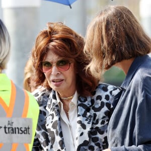 Sophia Loren, 89 ans, quitte l'aéroport de Venise pour se rendre à la Mostra de Venise.