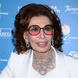Tombée à 89 ans, elle est en convalescence après une opération de la hanche.
Sophia Loren - Sophia Loren lors de l'inauguration de son restaurant éponyme à Milan le 10 octobre 2022. 