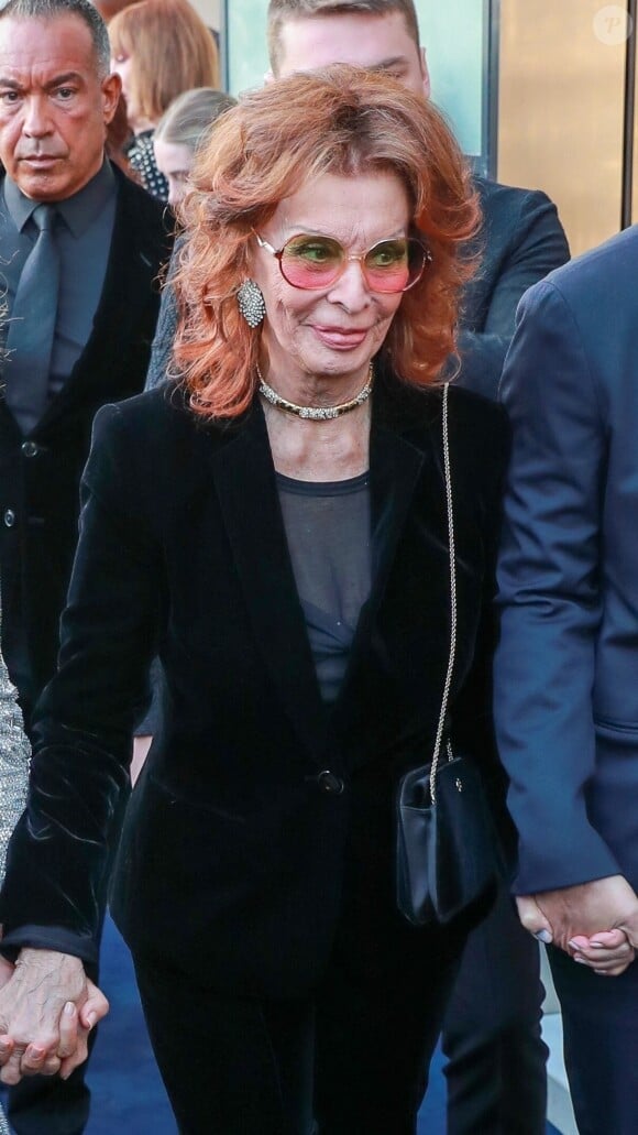 Sophia Loren arrive à la soirée "Giorgio Armani Oscar Party" à Los Angeles, le 26 mars 2022. 