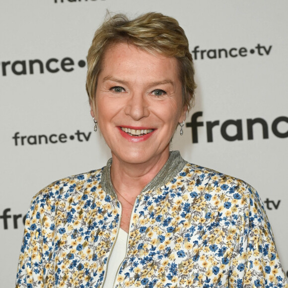 Elise Lucet au photocall pour la conférence de presse de rentrée de France TV à la Grande Halle de la Villette à Paris, France, le 6 juillet 2022. © Coadic Guirec/Bestimage 