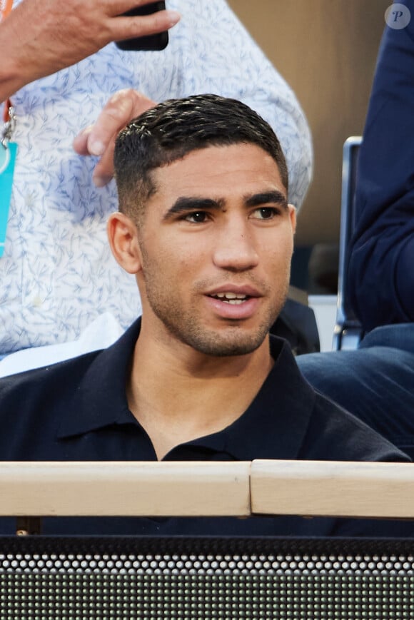 Le joueur "affiche en privé sa sérénité et sa confiance quant au déroulement de l'affaire qu'il suit avec attention"
Achraf Hakimi - Personnalités dans les tribunes lors des Internationaux de France de tennis de Roland Garros à Paris. Le 31 mai 2023 © Moreau-Jacovides / Bestimage