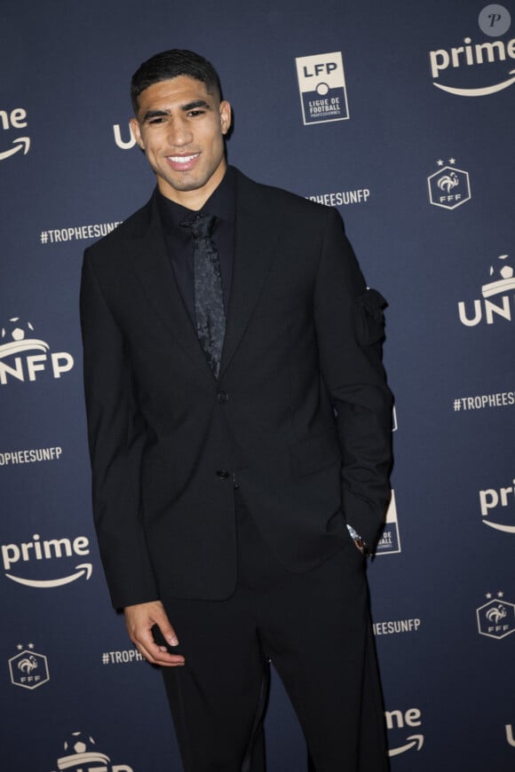 En attendant, une information judiciaire est toujours ouverte et Achraf Hakimi laisse la justice suivre son cours
Achraf Hakimi (PSG) au photocall de la 31ème cérémonie des "Trophées UNFP" au Pavillon Gabriel. Paris, le 28 mai 2023.