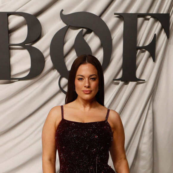 Ashley Graham portait une robe moulante 
Ashley Graham - Photocall du gala BoF500 (Business of Fashion 500) dans le cadre de la fashion week de Paris (PFW) à l'hôtel Shangri-la à Paris, France, le 30 septembre 2023. © Christophe Clovis / Bestimage