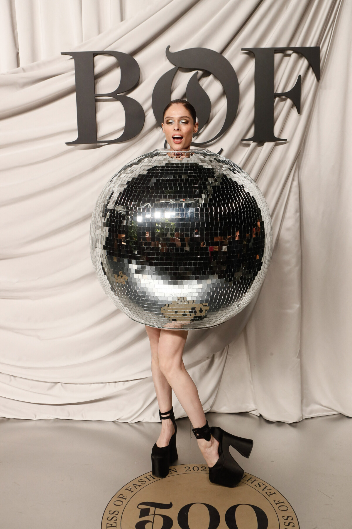 Photo : Coco Rocha portait un look boules à facettes Coco Rocha