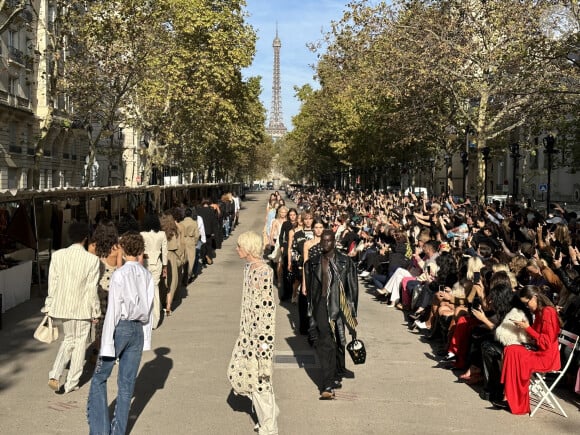 Le 2 octobre 2023, la créatrice britannique a présenté les modèles de sa collection Printemps-été 2024 au sein du Marché Saxe-Breteuil.
Défilé de mode printemps-été 2024 "Stella McCartney" lors de la Fashion Week de Paris, le 2 octobre 2023. © Olivier Borde/Bestimage