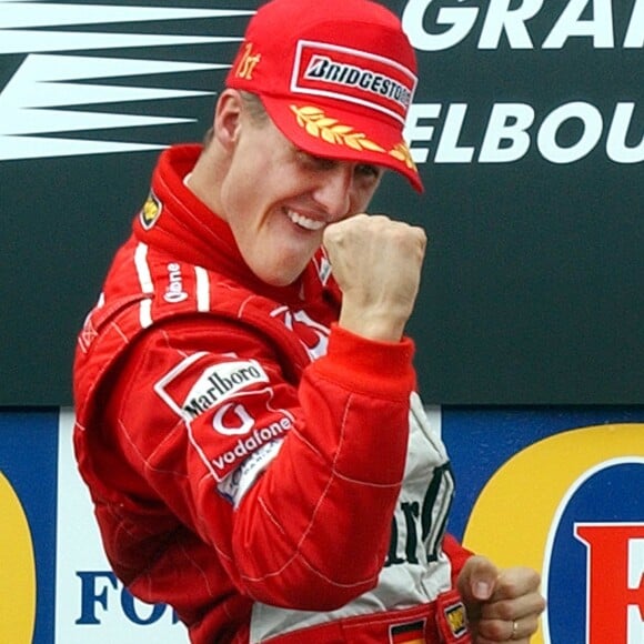Archives - Michael Schumacher sur le podium du Grand Prix de Formule 1 d'Australie. Le 3 mars 2002