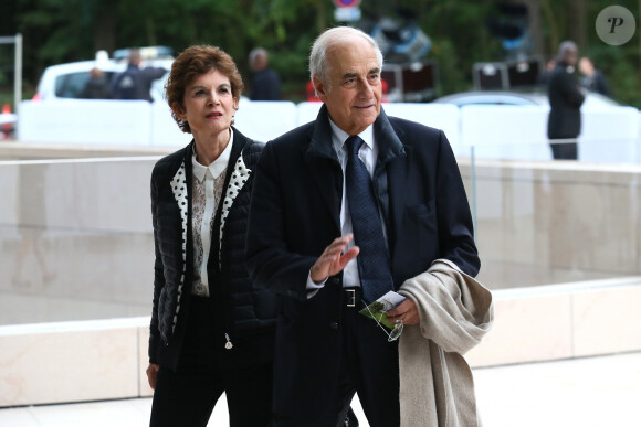 De ce coup de foudre est né une histoire d'amour de 50 ans
Jean-Pierre Elkabbach et sa femme Nicole Avril - Inauguration de la Fondation Louis Vuitton à Paris le 20 octobre 2014.