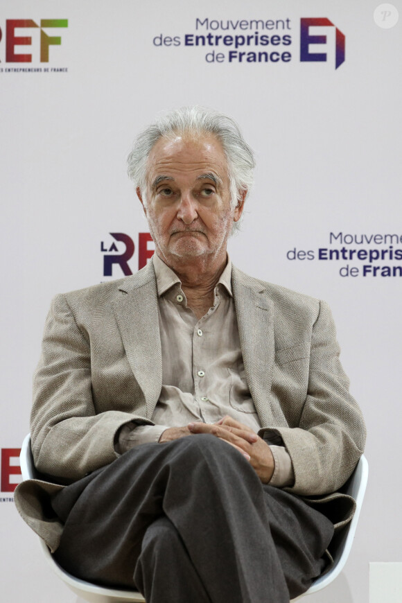 "Il y a un très gros incendie. [...] Il serait peut-être plus prudent d'arrêter la conférence et de commencer à sortir"
Jacques Attali lors de la la Rencontre des Entrepreneurs de France du Medef à l'hippodrome de Longchamp, à Paris, France, le 28 août 2023. © Stéphane Lemouton/Bestimage