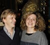 Un changement qu'il a fait avec sa femme et leur fils.
Alex Lutz et sa femme Mathilde Vial aux Folies Bergères en 2012