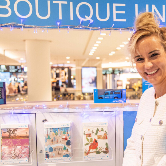 Elodie Gossuin (Miss France 2001) au stand UNICEF du centre commercial Westfield Les 4 Temps du quartier d'affaires de la Défense à Puteaux, France, le 9 décembre 2022. © Baptiste Autissier/Panoramic/Bestimage