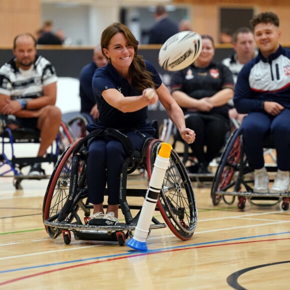 Une mission dans le cadre de la Coupe du Monde de rugby.
Catherine (Kate) Middleton, princesse de Galles, patronne de la Rugby football League, lors d'une visite au centre sportif Allam de l'Université de Hull pour participer à une journée d'inclusion de la Rugby League organisée par la Rugby football League Hull FC et l'Université. 