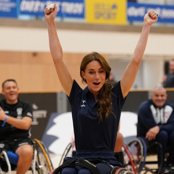 Catherine (Kate) Middleton, princesse de Galles, patronne de la Rugby football League, lors d'une visite au centre sportif Allam de l'Université de Hull pour participer à une journée d'inclusion de la Rugby League organisée par la Rugby football League Hull FC et l'Université. 