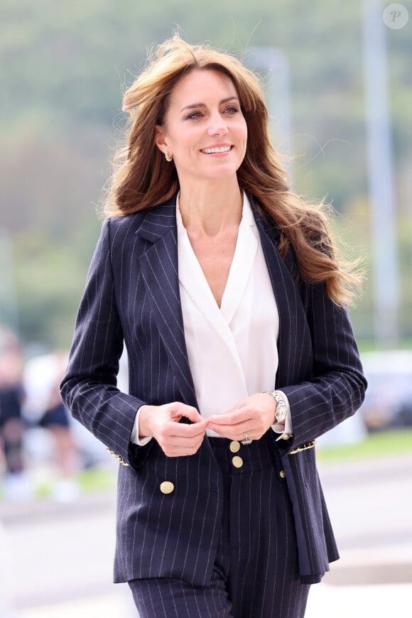 Le prince William, prince de Galles, et Catherine (Kate) Middleton, princesse de Galles, lors d'une visite au lycée Fitzalan de Cardiff, le 3 octobre 2023. Le couple princier est venu pour en apprendre davantage sur les cours professionnels proposés par l'école.  The Princess of Wales during a visit to Fitzalan High School in Cardiff to hear from pupils about the work they have been doing around black history and learn about the vocational courses the school provides. Picture date: Tuesday October 3, 2023. 