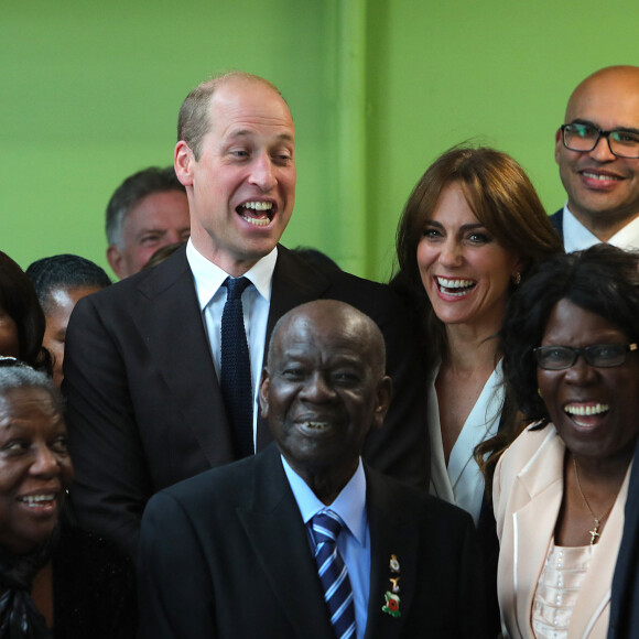 Le prince William, prince de Galles, et Catherine (Kate) Middleton, princesse de Galles, en visite au pavillon Grange à Cardiff, le 3 octobre 2023. L'objectif est de rencontrer des membres des aînés de Windrush Cymru, de Black History Cymru 365 et du Forum des jeunes des minorités ethniques du Pays de Galles, et entendre parler de la contribution de la génération Windrush à la Communauté galloise et découvrir comment les jeunes membres d'une minorité ethnique créent un changement positif au Pays de Galles.  The Prince and Princess of Wales during a visit to the Grange Pavilion in Cardiff to meet with members from the Windrush Cymru Elders, Black History Cymru 365, and the Ethnic Minority Youth Forum for Wales, and hear about the contribution the Windrush generation has had on the Welsh community and learn about how young minority ethnic individuals are creating positive change in Wales. Picture date: Tuesday October 3, 2023. 