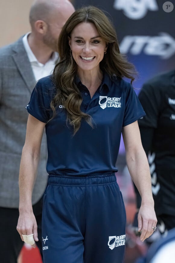 Catherine (Kate) Middleton, princesse de Galles, patronne de la Rugby football League, lors d'une visite au centre sportif Allam de l'Université de Hull pour participer à une journée d'inclusion de la Rugby League organisée par la Rugby football League Hull FC et l'Université. 