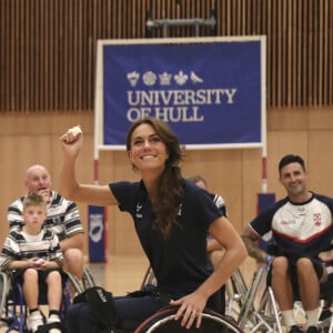 Catherine (Kate) Middleton, princesse de Galles, patronne de la Rugby football League, lors d'une visite au centre sportif Allam de l'Université de Hull pour participer à une journée d'inclusion de la Rugby League organisée par la Rugby football League Hull FC et l'Université. 