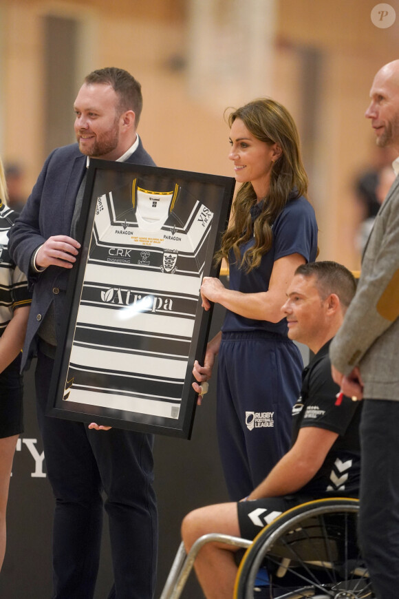 Catherine (Kate) Middleton, princesse de Galles, patronne de la Rugby football League, lors d'une visite au centre sportif Allam de l'Université de Hull pour participer à une journée d'inclusion de la Rugby League organisée par la Rugby football League Hull FC et l'Université. 