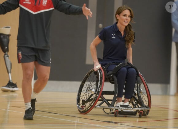 Catherine (Kate) Middleton, princesse de Galles, patronne de la Rugby football League, lors d'une visite au centre sportif Allam de l'Université de Hull pour participer à une journée d'inclusion de la Rugby League organisée par la Rugby football League Hull FC et l'Université. 