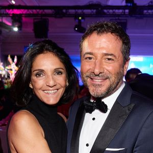 Exclusif - Bernard Montiel et Florence Foresti lors de la 11ème édition de la soirée Global Gift Gala à l'hôtel Four Seasons George V à Paris le 30 septembre 2023. La 11eme édition du Global Gift Gala, animée par Bernard Montiel et Sandy Heribert, a eu lieu ce 30 septembre au Four Seasons Hotel George V.  Eva Longoria, marraine de l’événement, bijoutée par APM Monaco, était présente aux côtés de Maria Bravo, la Présidente de la Global Gift Foundation, pour lever des fonds au profit de deux projets :  1 - l’association « L’heure Joyeuse » parrainée par Jamel Debbouze,  2 - Casa Angeles, Global gift Foundation   Ces fonds viendront en aide des victimes du séisme marocain.  Lara Fabian et Kendji Girac ont offert aux invités un interlude musical au cours du dîner en interprétant respectivement quelques uns de leurs succès.   Melissa Theuriau a reçu le « Global Gift Humanitarian Award » pour récompenser ses engagements, notamment pour ses documentaires.   Zazou Belounis, et Ken Paves ont également été bénéficiaires de Prix saluant leurs engagements philanthropiques auprès de la Fondation.  Adriana Karembeu, Christina Milian, Florence Foresti, Hélène Segara, Jean-Claude Jitrois étaient parmi les invités venus soutenir les actions de la Global Gift Foundation.  R.Orlinski, Johann Perathoner, Ludovic Baron, Auguste, Jaime Monge faisaient partie des artistes dont les œuvres ont remporté un franc succès durant la vente aux enchères.   Le dîner était signé Christian Le Squer, autour des vins Marianne de Pedro, appellation Pomerol © Cyril Moreau / Bestimage  Exclusive - No web en Suisse / Belgique 11th Global Gift Gala at the Four Seasons George V Hotel in Paris on september 30th 2023 The 11th Global Gift Gala, hosted by Bernard Montiel and Sandy Heribert, took place on 30 September at the Four Seasons Hotel George V. Eva Longoria, godmother of the event, wearing jewellery designed by APM Monaco, was on hand alongside Maria Bravo, President of the Global Gift Foundation, to raise funds for two projects: 1 - The charity "L'heure Joyeuse", sponsored by Jamel Debbouze, 2 - Casa Angeles, Global Gift Foundation The funds will go to help the victims of the Moroccan earthquake. Lara Fabian and Kendji Girac treated guests to a musical interlude during the dinner, each performing a number of their hits. Melissa Theuriau received the "Global Gift Humanitarian Award" in recognition of her commitment, notably for her documentaries. Zazou Belounis and Ken Paves also received awards in recognition of their philanthropic commitments to the Foundation. Adriana Karembeu, Christina Milian, Florence Foresti, Hélène Segara and Jean-Claude Jitrois were among the guests who came to support the work of the Global Gift Foundation. Richard Orlinski, Johann Perathoner, Ludovic Baron, Auguste and Jaime Monge were among the artists whose works were a big hit at the auction. The dinner was designed by Christian Le Squer, and featured Marianne de Pedro wines from the Pomerol appellation. 