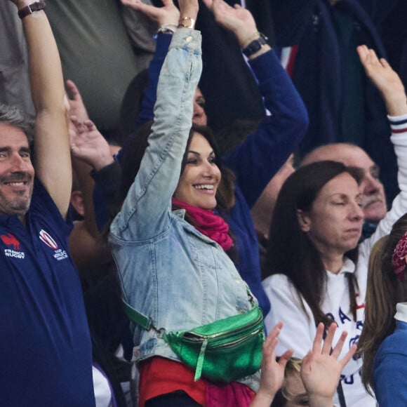 Ils ont d'ailleurs pu croiser Helena Noguerra, fan des Bleus ! 
Helena Noguerra - People dans les tribunes du match de Coupe du monde de rugby entre la France et l'Italie (60-7) à Lyon le 6 octobre 2023. © Cyril Moreau-Dominique Jacovides/Bestimage