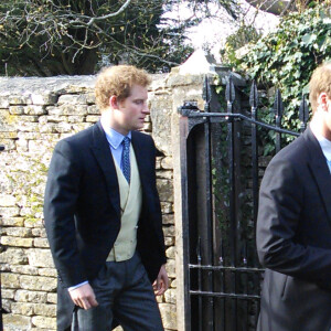 Et le prince William, Kate Middleton et le prince Harry s'était même rendus à son mariage !
Prince William, Kate Middleton et le Prince Harry - Mariage de leurs amis Lucy Meade et Charlie Budgett à l'église St. Mary's Church, Marshfield, dans le Gloucestershire, 20 mars 2014.