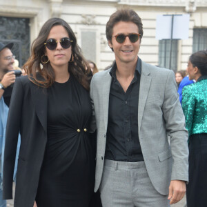 Anouchka Delon enceinte et son compagnon Julien Dereims - Arrivées au défilé Elie Saab "Collection Prêt-à-Porter Printemps/Eté 2020" lors de la Fashion Week de Paris (PFW), le 28 septembre 2019. © Veerren Ramsamy - Christophe Clovis / Bestimage 