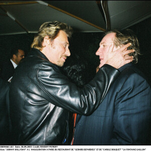 Johnny Hallyday et Gérard Depardieu à l'inauguration à Paris du restaurant de Gérard Depardieu et de Carole Bouquet "La fontaine Gaillon".