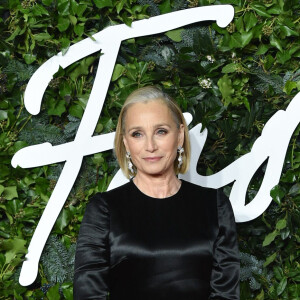 Kristin Scott Thomas au photocall de la soirée des "British Fashion Awards 2021" à Londres, le 29 novembre 2021. 