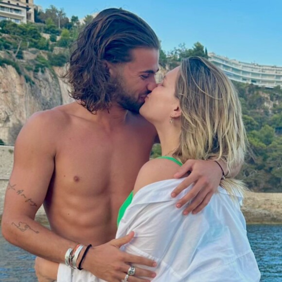 Heureuse en amour, Camille Gottlieb entend bien préserver sa relation. Et pourtant, aujourd'hui, elle dévoile enfin son petit ami en photo.
Camille Gottlieb et son petit ami fêtent leur 1 an d'amour
