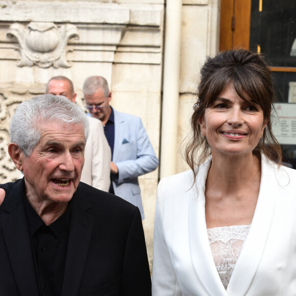 Claude Lelouch et Valérie Perrin - Mariage de Claude Lelouch à la mairie du 18e à Paris. Le 17 juin 2023.