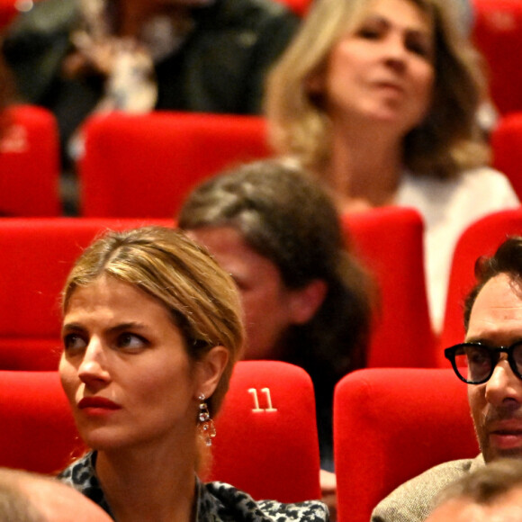 Victoria Bedos, Pauline Desmonts et son compagnon Nicolas Bedos, le président du Jury, lors de la soirée de clôture de la 3eme édition du Festival Cinéroman à Nice, le 24 octobre 2021.  © Bruno Bebert / Bestimage 