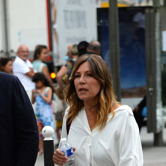 Le fils de Mathilde Seigner et Mathieu Petit s'appelle Louis
Mathilde Seigner et son compagnon Mathieu Petit - Mariage de Claude Lelouch à la mairie du 18ème à Paris. Le 17 juin 2023