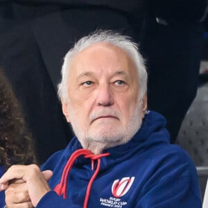 François Berléand et ses filles -Coupe du monde de Rugby 2023, quart de finale entre la France et l'Afrique du Sud au Stade de France le 15 octobre 2023 à Paris, France. @ Sandra Ruhaut/Icon Sport/ABACAPRESS.COM