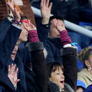 Sophie Marceau - People des les tribunes de la coupe du Monde de Rugby France 2023 - Match de quart de finale "France-Afrique du Sud (28-29)" au Stade de France à Saint-Denis 15 octobre 2023. Moreau-Jacovides/Bestimage  People from the stands of the Rugby World Cup France 2023 - Quarter-final match "France-South Africa (28-29)" at the Stade de France in Saint-Denis October 15, 2023 