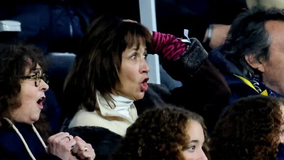 Coupe du monde de rugby : Sophie Marceau vibre, François Berléand entouré de ses jumelles aux cheveux très bouclés