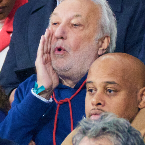 François Berléand - People des les tribunes de la coupe du Monde de Rugby France 2023 - Match de quart de finale "France-Afrique du Sud (28-29)" au Stade de France à Saint-Denis 15 octobre 2023. Moreau-Jacovides/Bestimage  People from the stands of the Rugby World Cup France 2023 - Quarter-final match "France-South Africa (28-29)" at the Stade de France in Saint-Denis October 15, 2023 