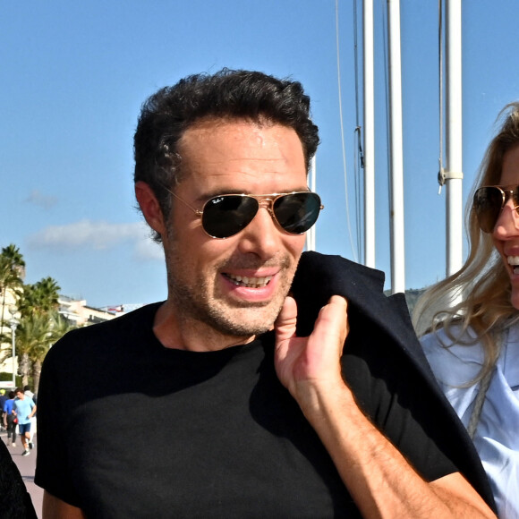 Nicolas Bedos, le président du Jury, et sa compagne Pauline Desmonts lors de la 3eme édition du Festival Cinéroman à Nice, le 22 octobre 2021.