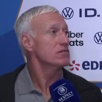 VIDEO "Normal que vous soyez si peu payé" : Didier Deschamps allume un célèbre journaliste en plein direct !