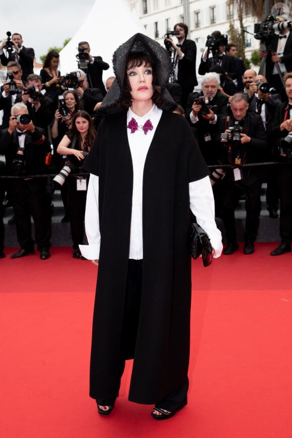 Isabelle Adjani - Montée des marches du film " Les Amandiers " lors du 75ème Festival International du Film de Cannes. Le 22 mai 2022 © Cyril Moreau / Bestimage 